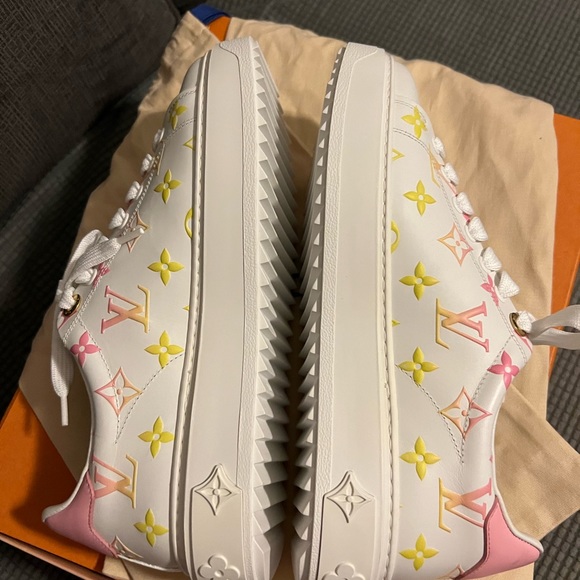 NIB Louis Vuitton Monogram Time Out Sneakers Size 39 - Picture 3 of 15